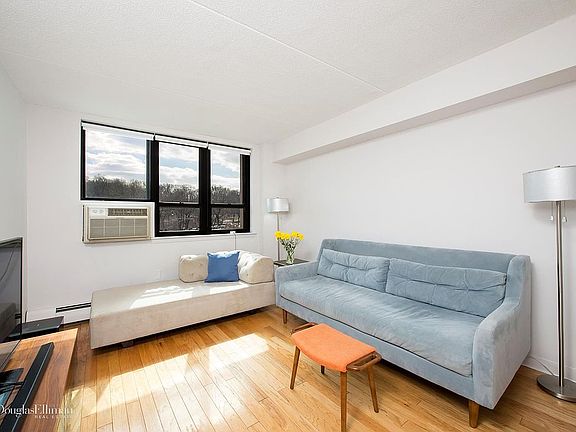 3rd image of 301 W 110th St APT 2J