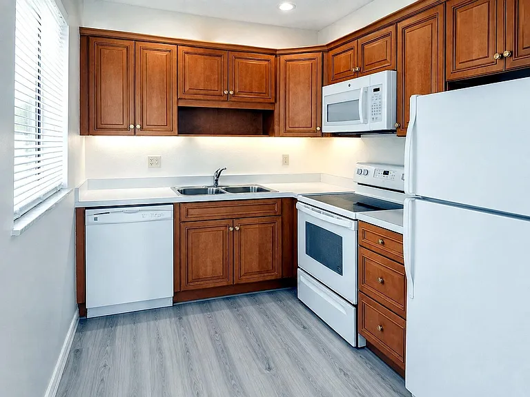 98 Spring Lake Dr #103 — Photo 2
