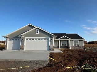 707 Wildwind Dr, Hortonville, WI 54944