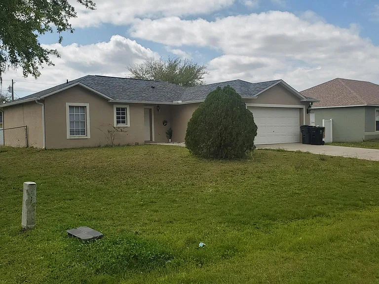 555 Hummingbird Ct — Photo 2