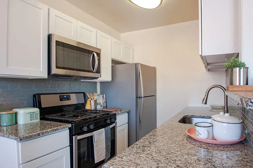 Hill Brook Place Apartment Homes — Photo 2