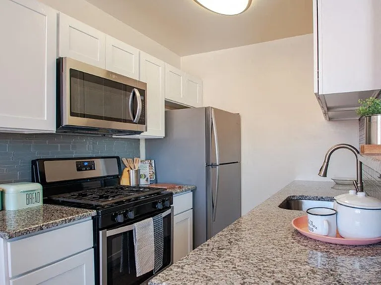 Hill Brook Place Apartment Homes — Photo 2
