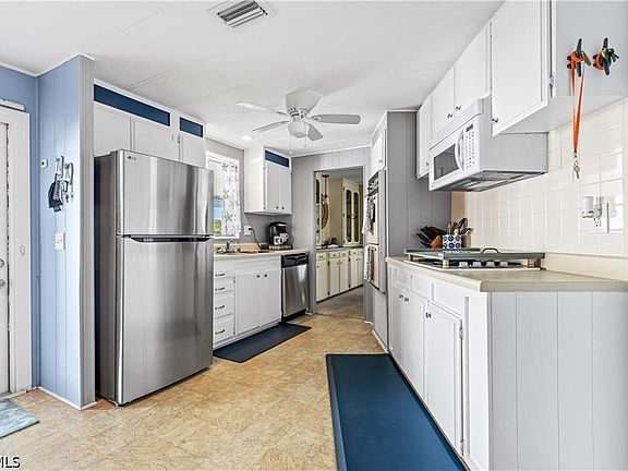 3rd image of 16033 Hibiscus Way