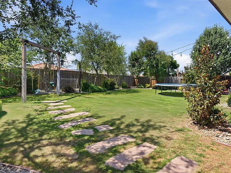 12529 Maclure Dr — Photo 26