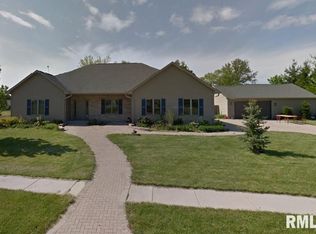 217 Huntington Dr, Auburn, IL 62615