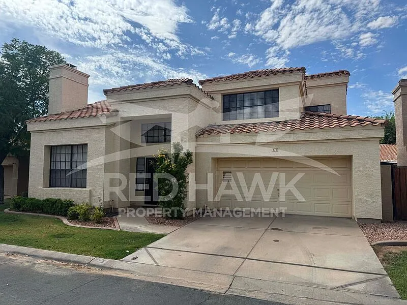 3 bed, 2.5 bath, 1720 sqft, $2,595 — Photo 2