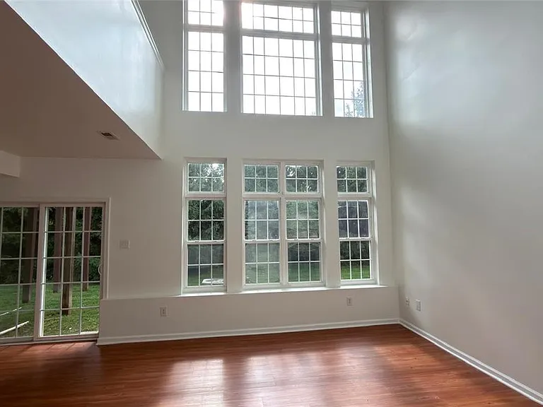 1071 King Way — Photo 23