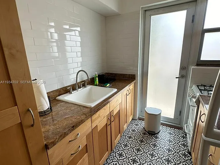 1840 James Ave #12 — Photo 13