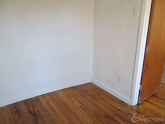 Rented by City Connections Realty | media 32