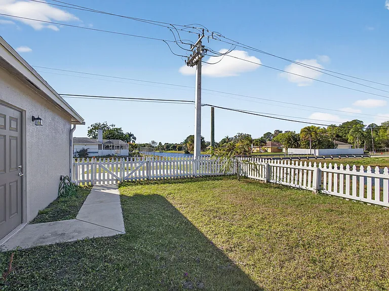 2501 SE Mariposa Ave — Photo 22