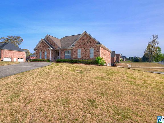 3rd image of 601 Holly Dr
