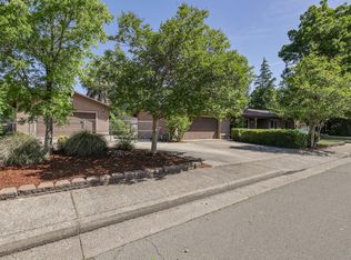 2338 Harlan Dr, Redding, CA 96003