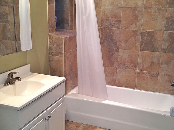 3rd image of 1642 W Bryn Mawr Ave