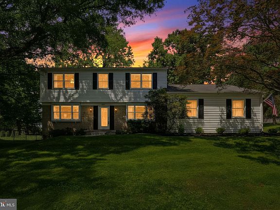 2nd image of 3222 Ramblewood Rd