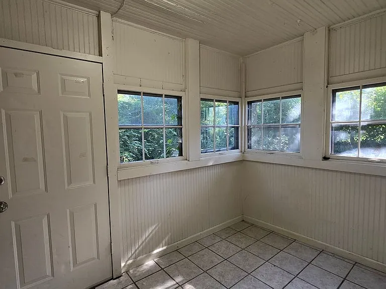 1521 W State St — Photo 10