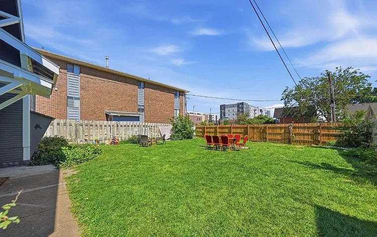 3 bed, 1.5 bath, 1694 sqft, $1,800 — Photo 3