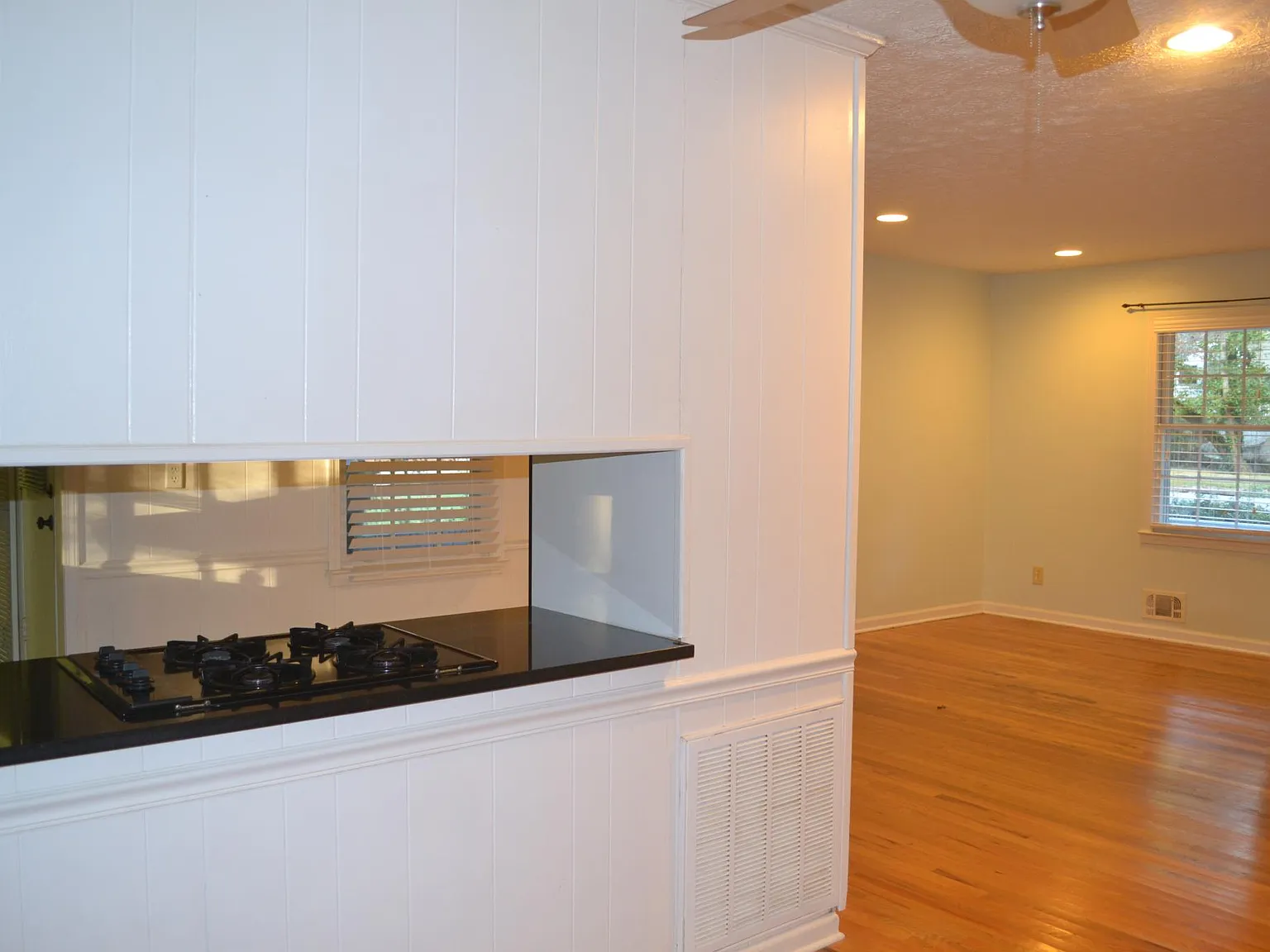 3 bed, 1299 sqft, $3,000 — Photo 4