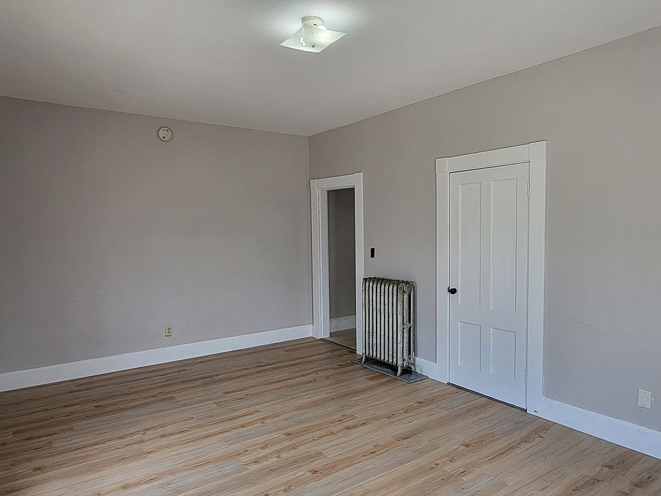 Large Living Room or Bedroom