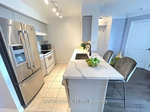 3rd image of 2 Clairtrell Rd Unit 1106