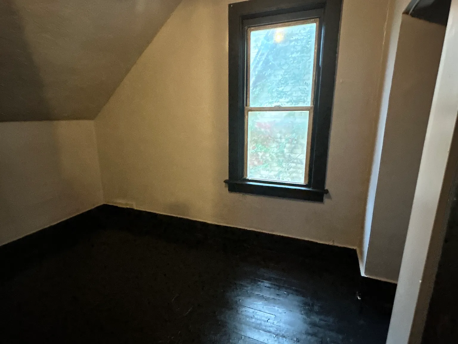 642 Braddock Ave — Photo 4