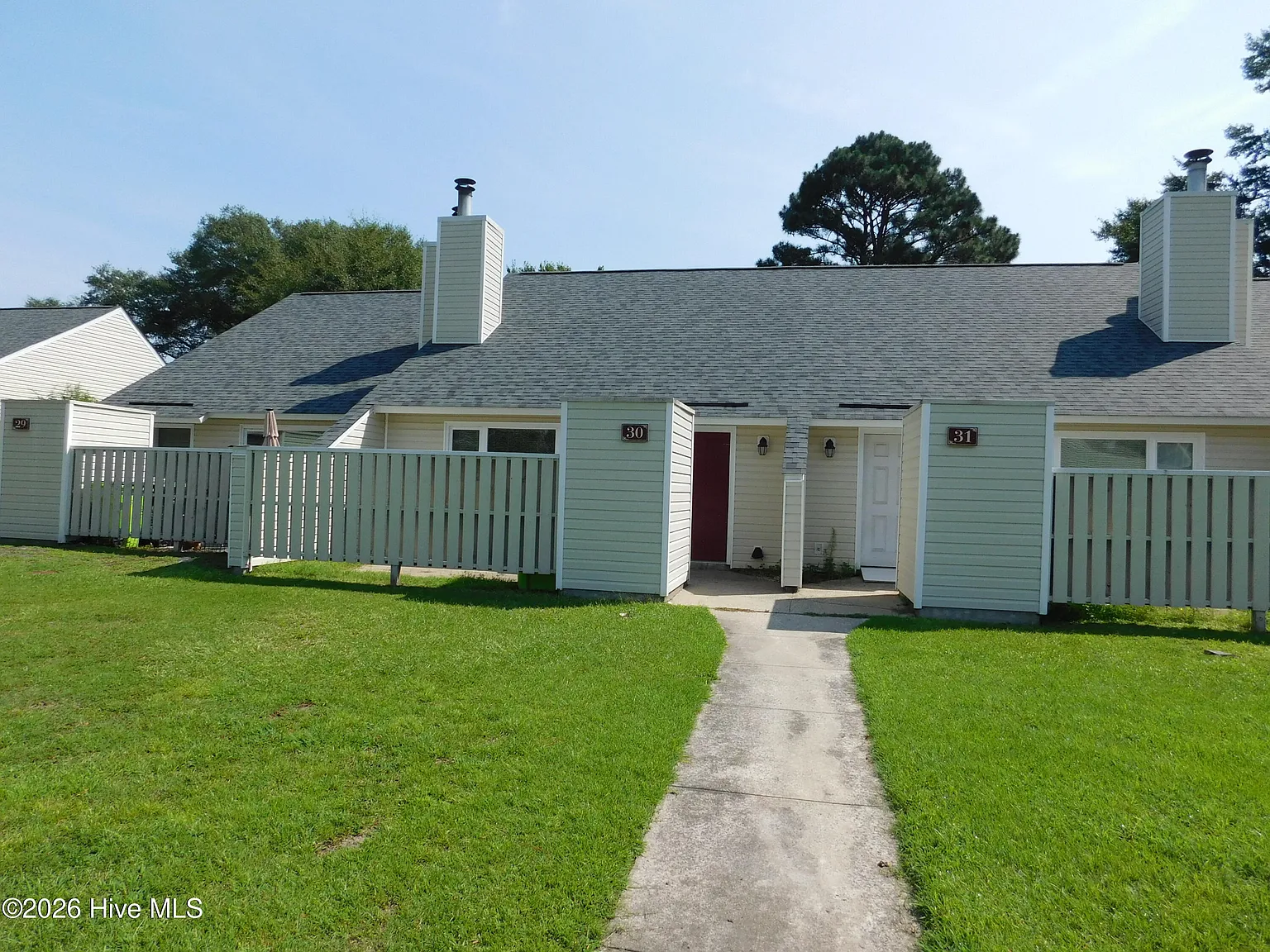 2 bed, 1.0 bath, 900 sqft, $1,265 — Photo 1