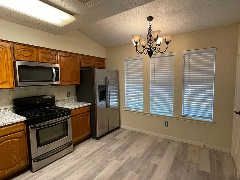 13719 Cambourne Dr — Photo 4