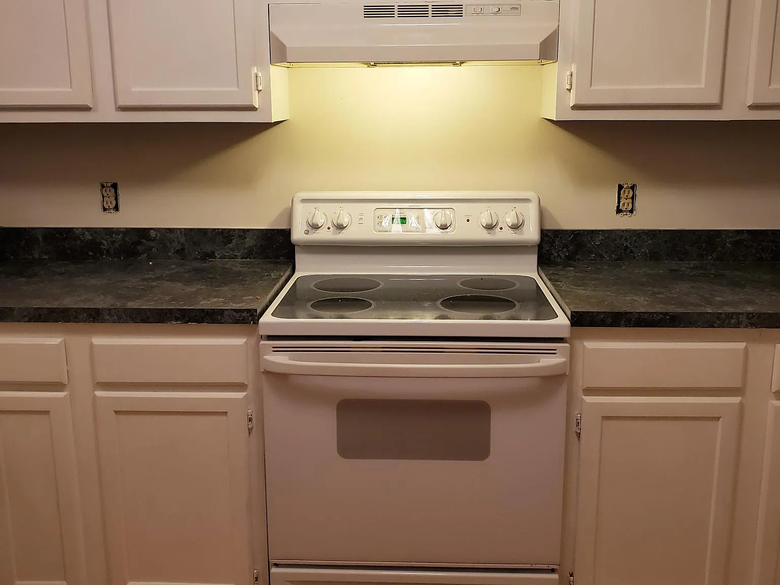 4 bed, 2600 sqft, $2,100 — Photo 3