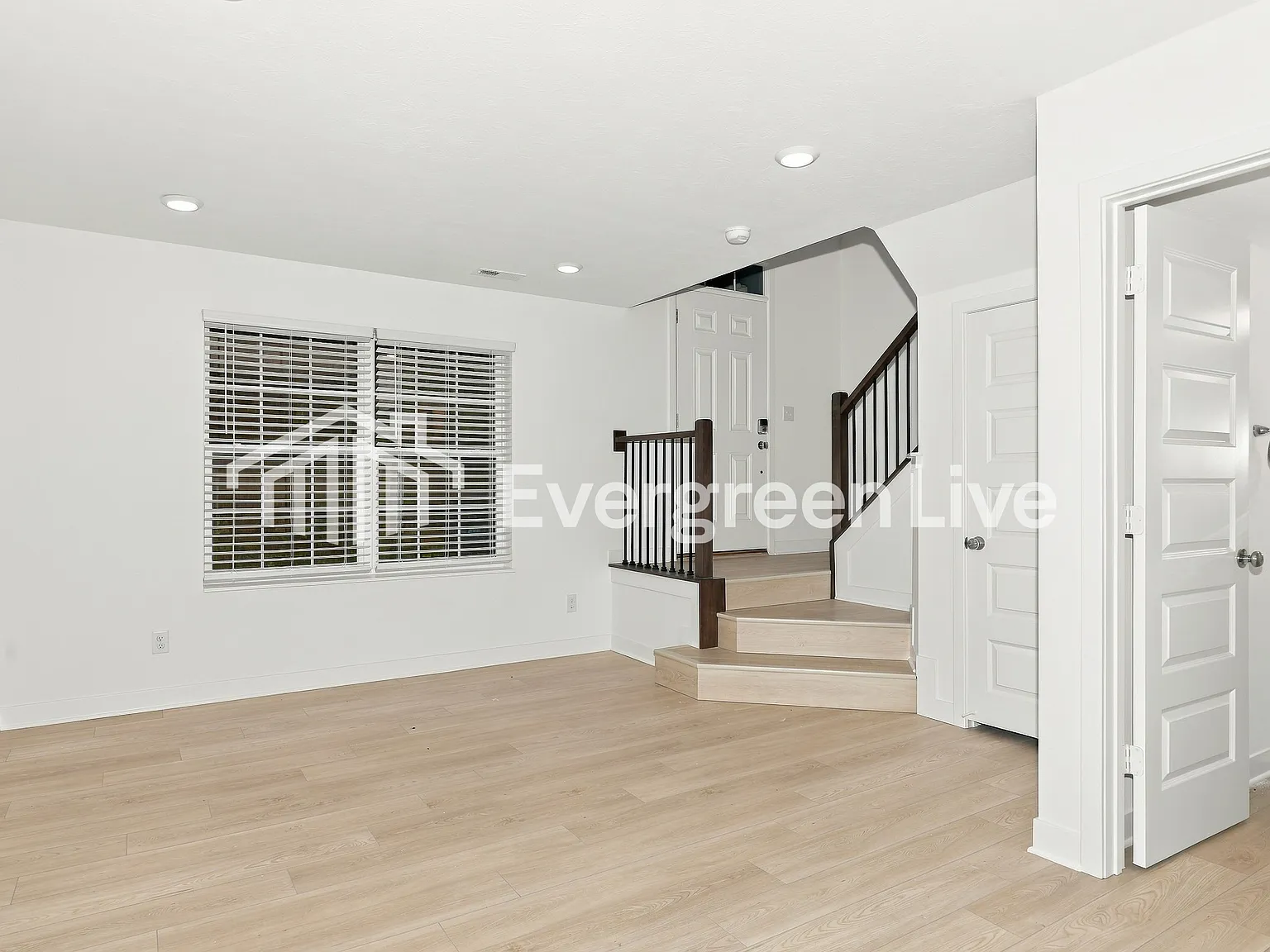 3 bed, 3.0 bath, 1710 sqft, $2,135 — Photo 4