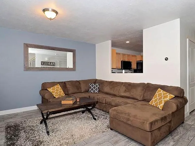 181 W Carrick Dr — Photo 5