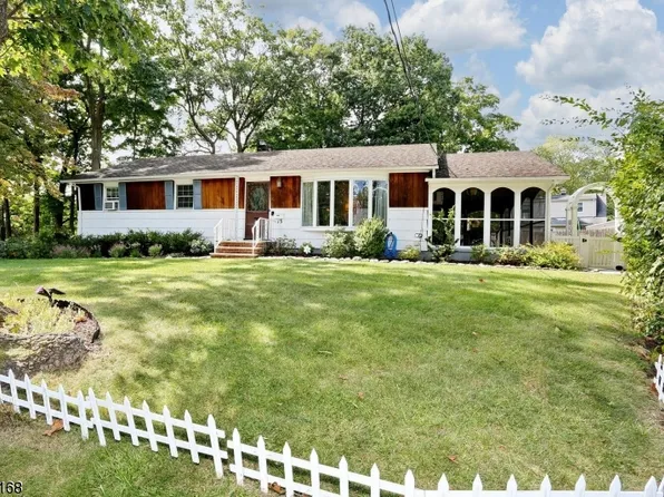 13 Fairview Ave, Hillsdale Boro, NJ 07642