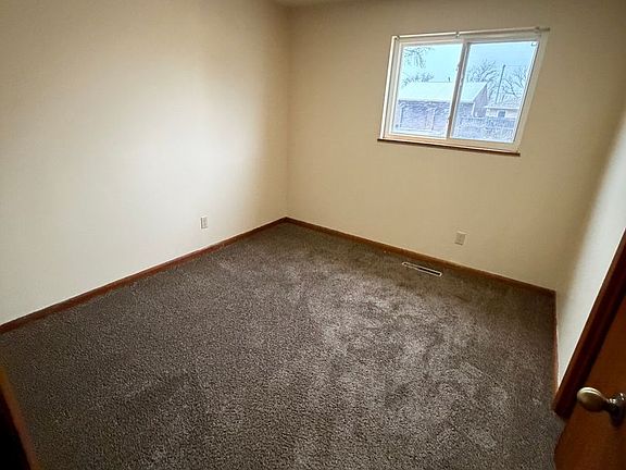 5th image of 1216 Eisenhower Ave