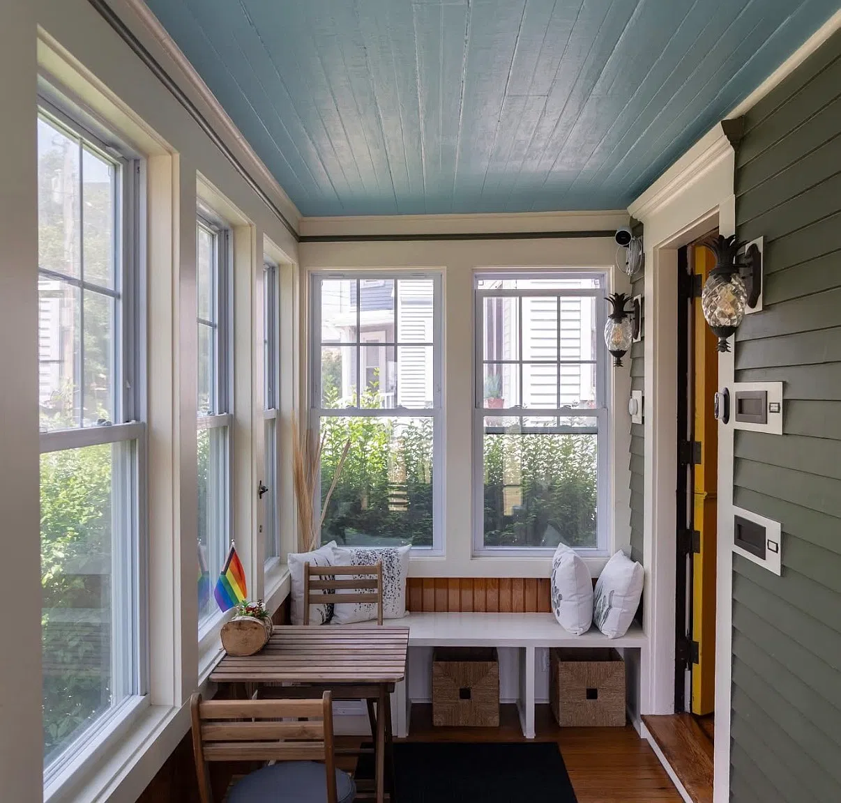 3 bed, 1.5 bath, 1400 sqft, $3,300 — Photo 3