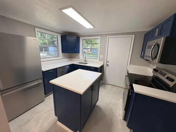 1106 E Magnolia Ave, Eustis, FL 32726