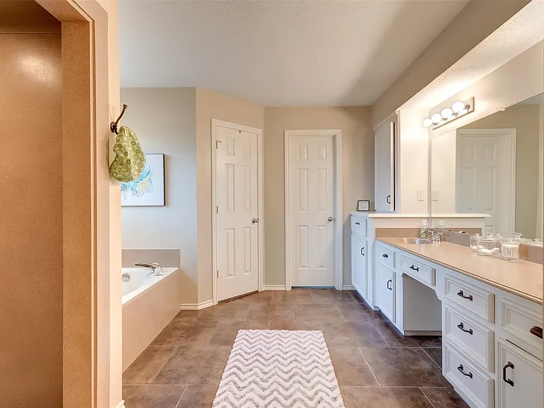 13011 Finch Brook Dr — Photo 45