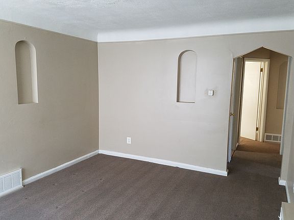 3rd image of 18215 Pembroke Ave