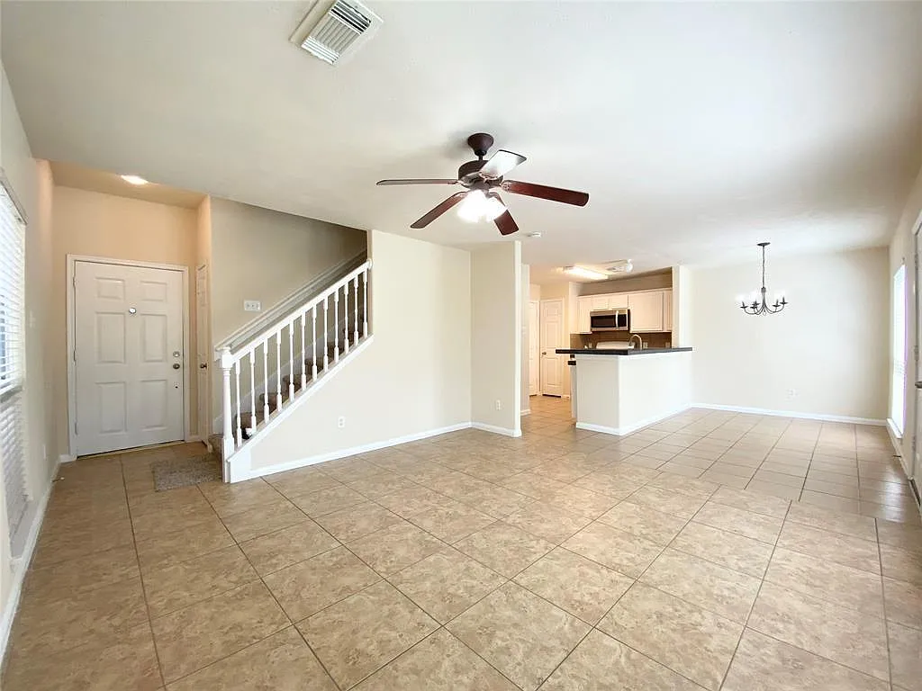 4 bed, 2.5 bath, 1426 sqft, $1,850 — Photo 2