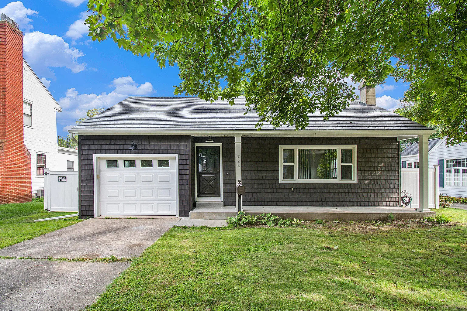 724 Crescent Rd photo 1