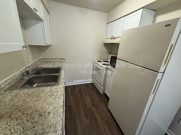 6255 Alexander St #6 — Photo 7
