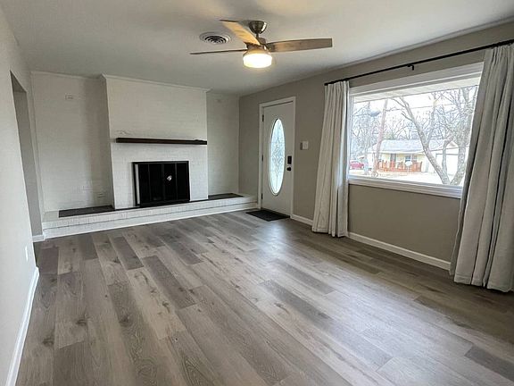 4th image of 1018 N Pear St