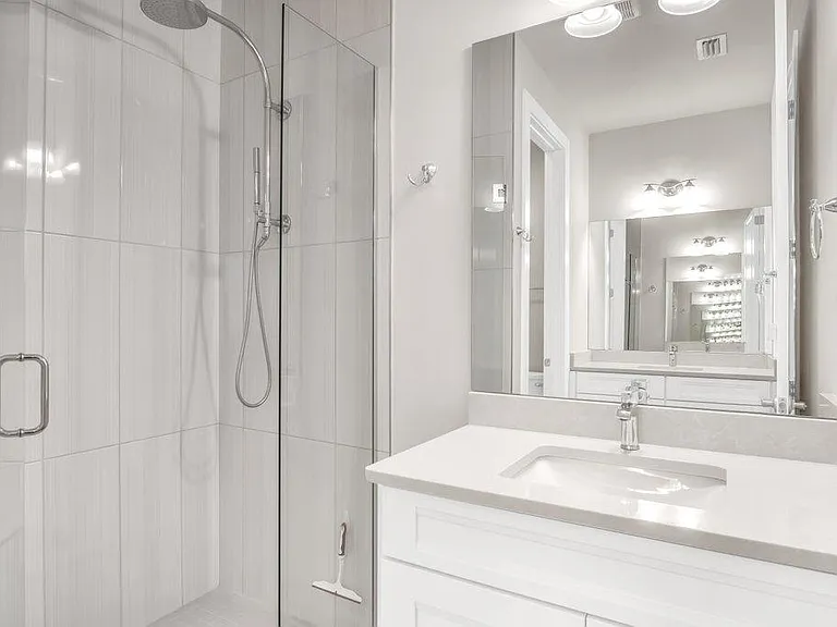 12976 Pembroke Dr — Photo 34