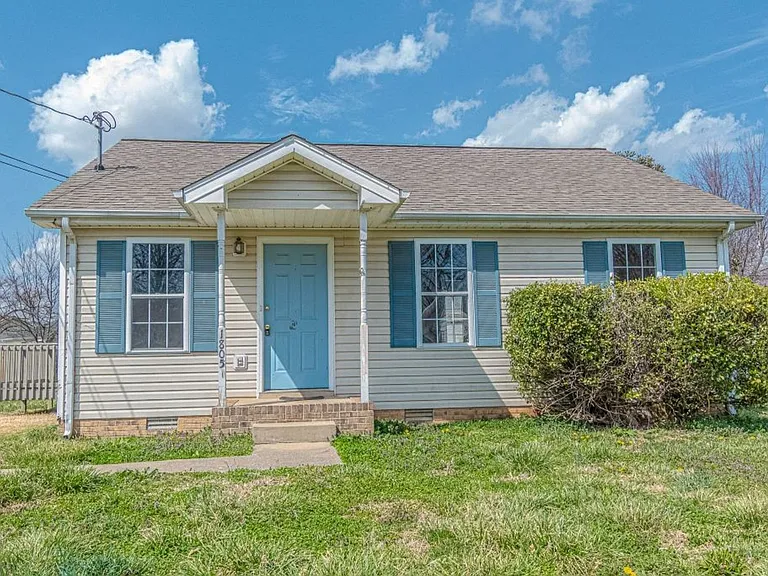 1805 Harbor Dr — Photo 1