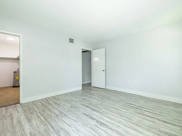 6950 Avenue Des Palais #2A — Photo 12