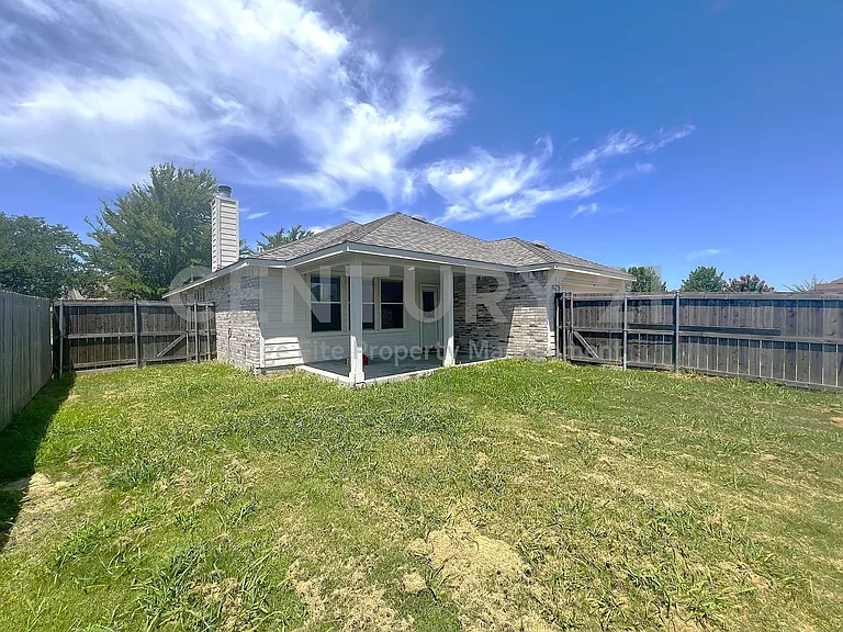 1616 Logan Dr — Photo 34
