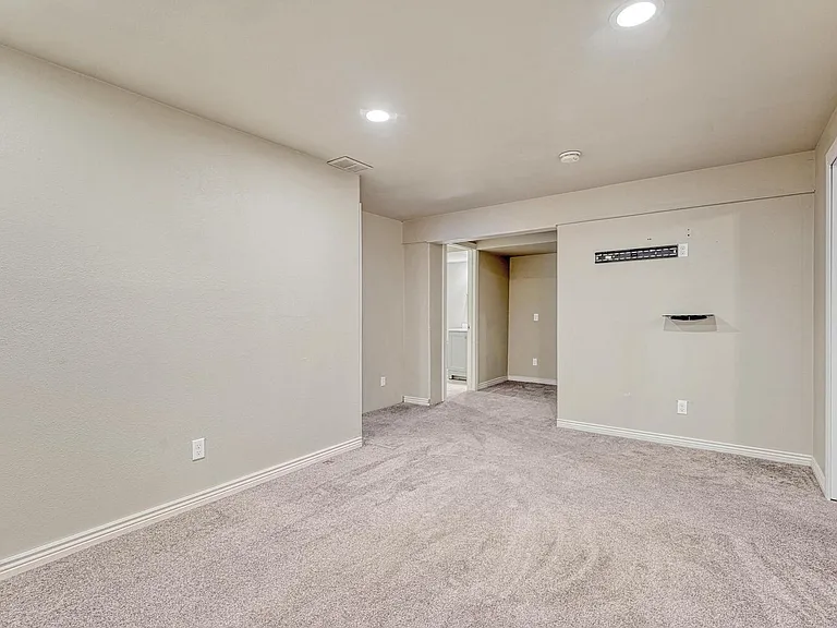 6442 Silverwind Cir — Photo 28