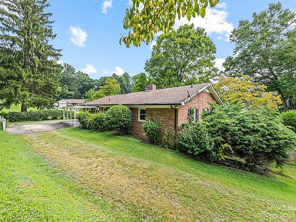 5th image of 799 Woodfield Dr