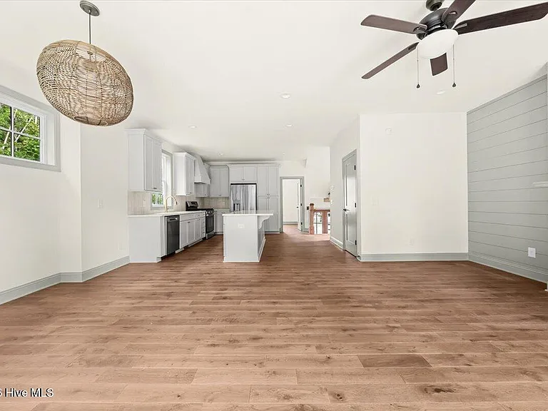 160 S Leak St — Photo 34