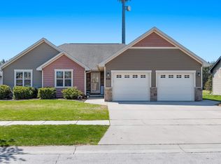635 Pebblestone Cir, Oneida, WI 54155