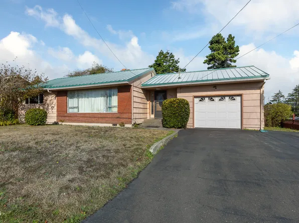308 NW 15th St, Newport, OR 97365