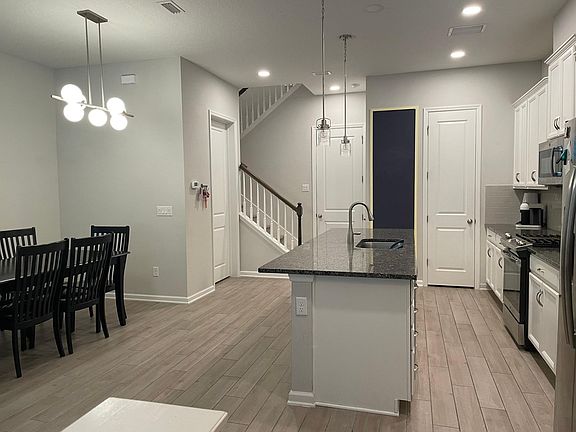 Kitchen/Dining from front door