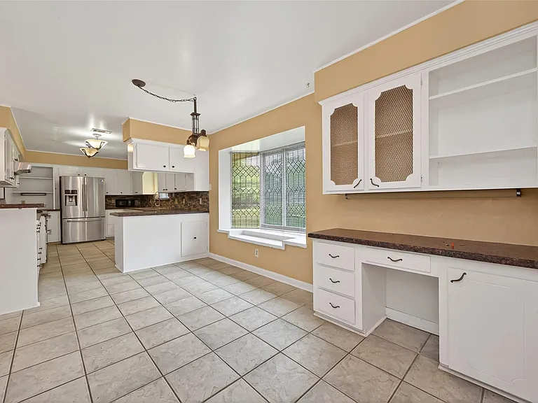 1701 Mistletoe Ln — Photo 8